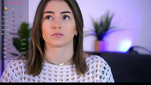 Snapshot of AishaCarter chatting on 10-29-25, 05:47 AishaCarter online show from 10-29-25, 05:47