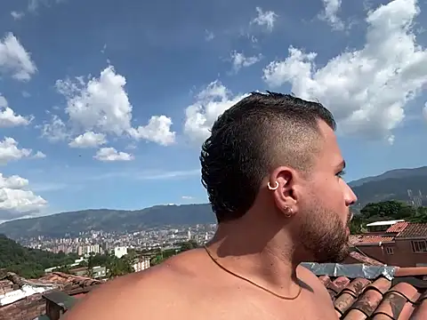 Juan Castano online show from 01-15-25, 08:05