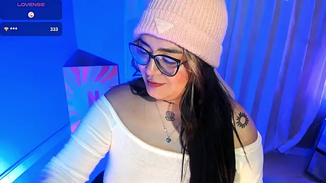 chloe bonnet online show from 12-21-24, 12:09