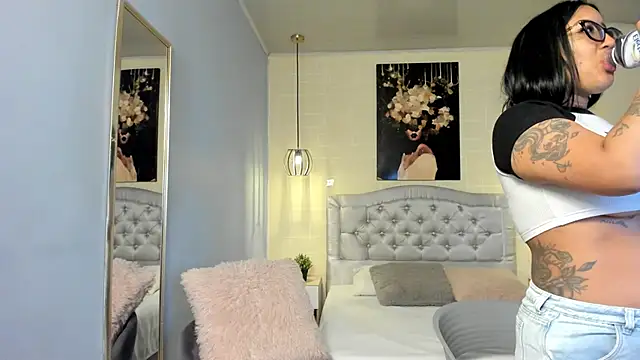 ayshel   online show from 01-20-25, 06:21