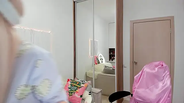 CarolMay online show from 01-10-26, 05:42