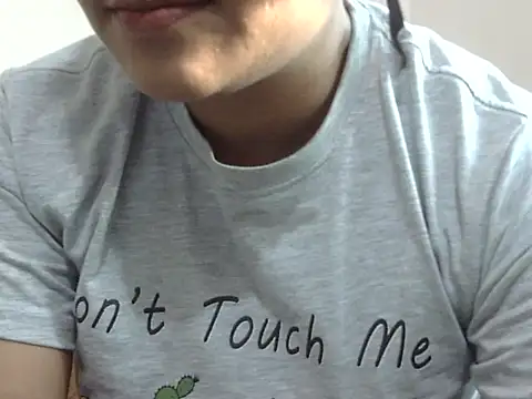 Snapshot of shekira99 chatting on 10-23-25, 01:38 shekira99 online show from 10-23-25, 01:38