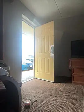 Snapshot of Stressreliever82 chatting on 04-03-26, 04:38 Stressreliever82 online show from 04-03-26, 04:38