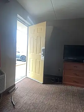 Snapshot of Stressreliever82 chatting on 04-16-26, 04:19 Stressreliever82 online show from 04-16-26, 04:19