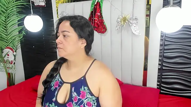 Snapshot of lucia_vonne_ chatting on 12-14-24, 11:29 lucia vonne online show from 12-14-24, 11:29