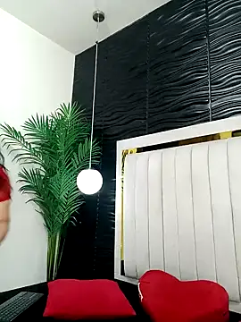 Snapshot of lucia_vonne_ chatting on 01-22-25, 11:45 lucia vonne online show from 01-22-25, 11:45