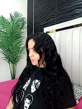 Snapshot of lucia_vonne_ chatting on 02-04-25, 11:16 lucia vonne online show from 02-04-25, 11:16