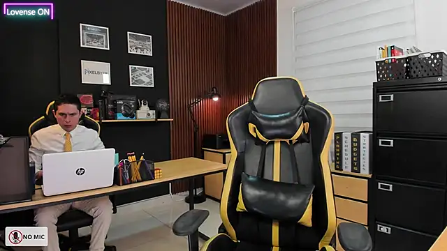 Snapshot of Office_Naughty_Girl chatting on 03-14-25, 03:47 Office Naughty Girl online show from 03-14-25, 03:47