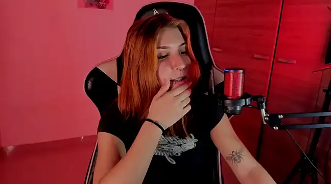 Snapshot of Dakotaa_ chatting on 12-30-24, 04:31 Dakotaa online show from 12-30-24, 04:31