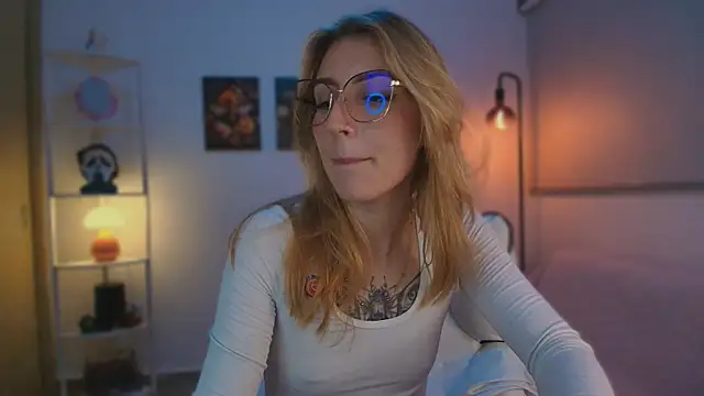 Snapshot of Dakotaa_ chatting on 10-26-25, 04:51 Dakotaa online show from 10-26-25, 04:51