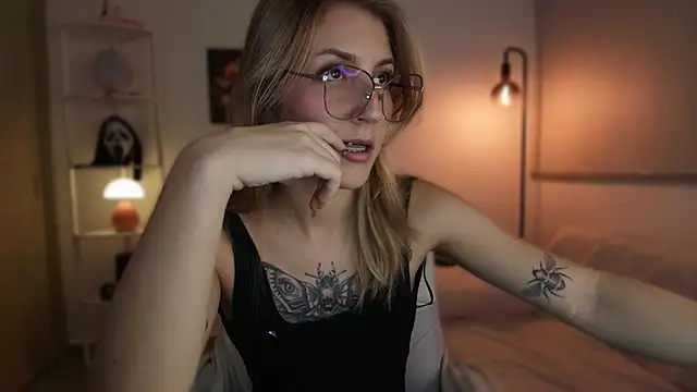 Snapshot of Dakotaa_ chatting on 11-17-25, 04:29 Dakotaa online show from 11-17-25, 04:29