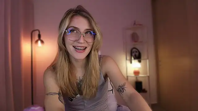 Snapshot of Dakotaa_ chatting on 11-28-25, 04:37 Dakotaa online show from 11-28-25, 04:37