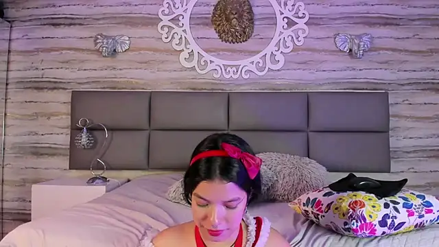 yungelitamor  online show from 12-25-24, 10:06