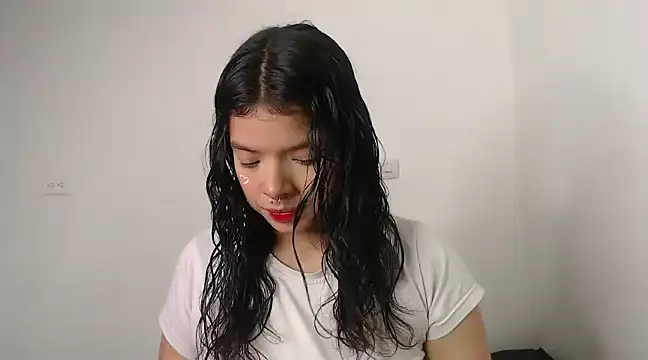 yungelitamor  online show from 01-06-25, 04:36
