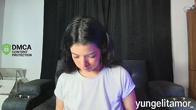 yungelitamor  online show from 09-28-25, 05:02