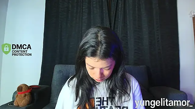 yungelitamor  online show from 10-30-25, 05:42