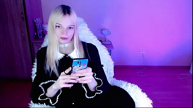 Emily Nyaffee online show from 01-28-25, 01:08