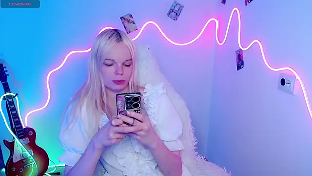 Emily Nyaffee online show from 11-03-25, 03:13