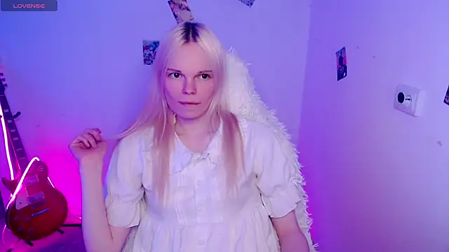 Emily Nyaffee online show from 11-26-25, 09:49