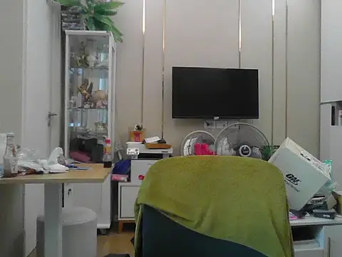 Snapshot of asianBtm11 chatting on 09-13-25, 05:40 asianBtm11 online show from 09-13-25, 05:40