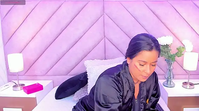 EllieMoret online show from 11-10-25, 12:37