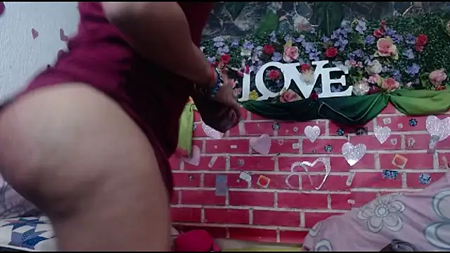 Snapshot of DesireDirtyTS__ chatting on 03-28-26, 12:05 DesireDirtyTS online show from 03-28-26, 12:05