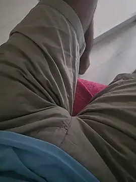 Snapshot of surfer_fun29 chatting on 12-16-25, 03:00 surfer fun29 online show from 12-16-25, 03:00