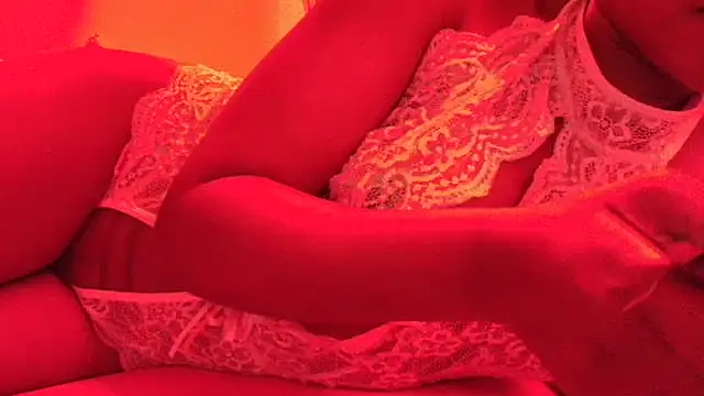 Snapshot of ROXYNL chatting on 10-17-25, 08:00 ROXYNL online show from 10-17-25, 08:00