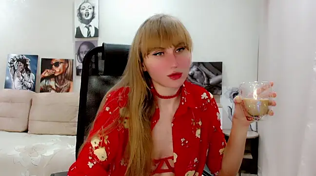 Snapshot of EveLove33 chatting on 03-07-25, 05:28 EveLove33 online show from 03-07-25, 05:28