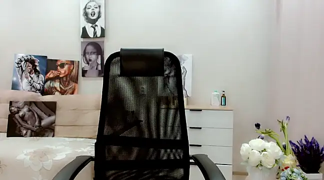 Snapshot of EveLove33 chatting on 03-14-25, 06:50 EveLove33 online show from 03-14-25, 06:50