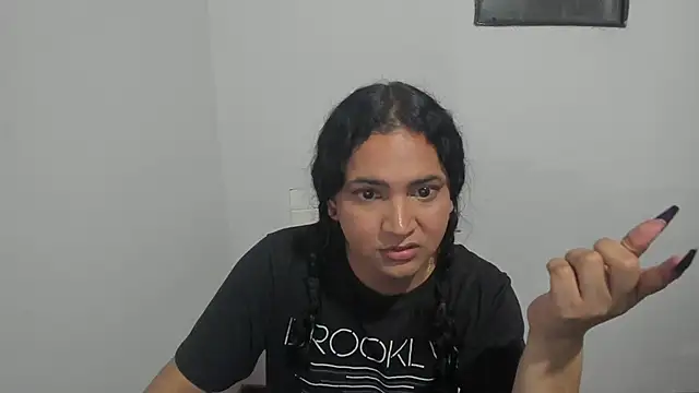 Snapshot of Andrys_ chatting on 10-14-25, 01:17 Andrys online show from 10-14-25, 01:17