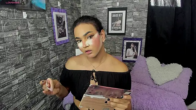 Snapshot of Andrys_ chatting on 11-11-25, 08:42 Andrys online show from 11-11-25, 08:42