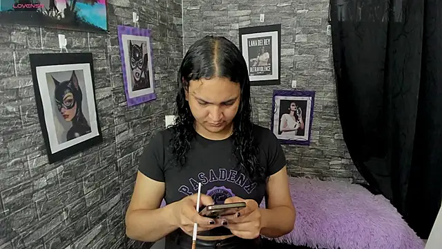 Snapshot of Andrys_ chatting on 11-13-25, 10:08 Andrys online show from 11-13-25, 10:08