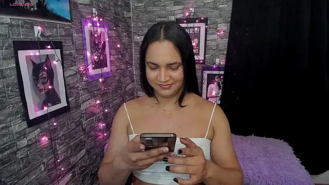 Snapshot of Andrys_ chatting on 11-19-25, 11:38 Andrys online show from 11-19-25, 11:38