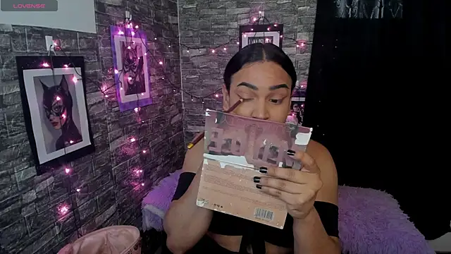 Snapshot of Andrys_ chatting on 11-20-25, 09:47 Andrys online show from 11-20-25, 09:47