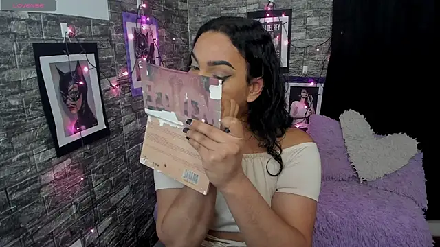 Snapshot of Andrys_ chatting on 11-24-25, 10:53 Andrys online show from 11-24-25, 10:53