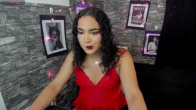 Snapshot of Andrys_ chatting on 12-14-25, 02:06 Andrys online show from 12-14-25, 02:06