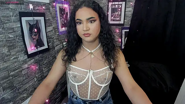 Snapshot of Andrys_ chatting on 12-14-25, 09:52 Andrys online show from 12-14-25, 09:52