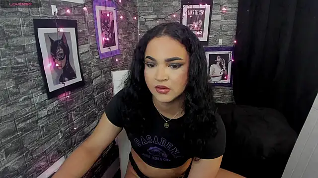 Snapshot of Andrys_ chatting on 12-16-25, 10:15 Andrys online show from 12-16-25, 10:15