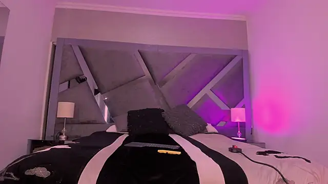 JulietaHazze online show from 10-18-25, 03:42