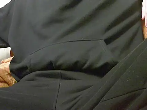 Snapshot of wirytynum chatting on 11-26-25, 02:40 wirytynum online show from 11-26-25, 02:40