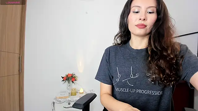 Snapshot of amara_falcon chatting on 11-11-25, 01:55 amara falcon online show from 11-11-25, 01:55