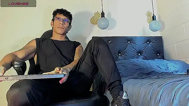 Snapshot of FuckHardlove chatting on 03-02-25, 06:19 FuckHardlove online show from 03-02-25, 06:19