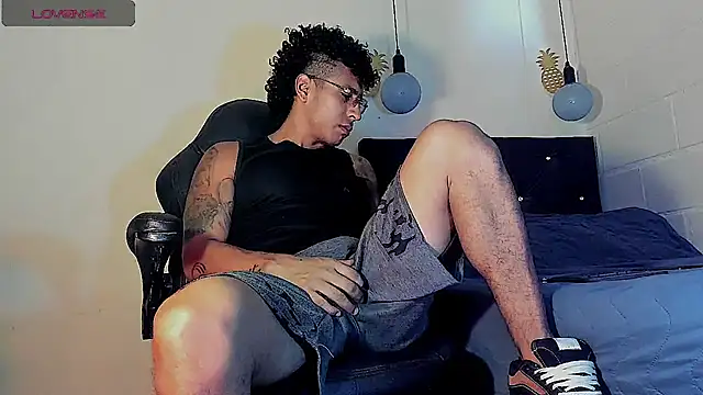 Snapshot of FuckHardlove chatting on 03-13-25, 03:28 FuckHardlove online show from 03-13-25, 03:28