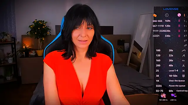 Snapshot of _Kelly__ chatting on 11-17-25, 12:55 Kelly online show from 11-17-25, 12:55