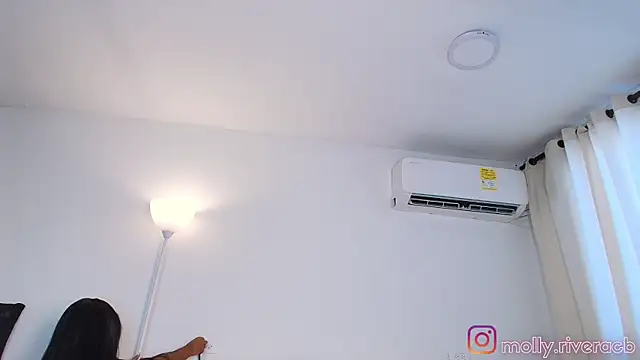 Snapshot of mollyrivera chatting on 12-18-25, 05:41 mollyrivera online show from 12-18-25, 05:41