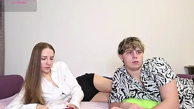 Snapshot of Emily_and_Ilumi chatting on 10-12-25, 06:40 Emily and Ilumi online show from 10-12-25, 06:40