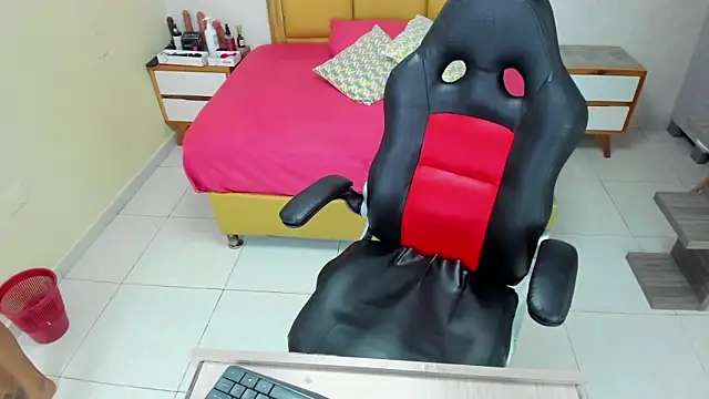 Snapshot of MILEY_JOAS2 chatting on 10-30-25, 12:28 MILEY JOAS2 online show from 10-30-25, 12:28