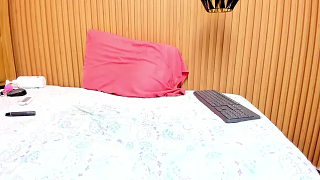 Snapshot of MILEY_JOAS2 chatting on 11-23-25, 12:32 MILEY JOAS2 online show from 11-23-25, 12:32