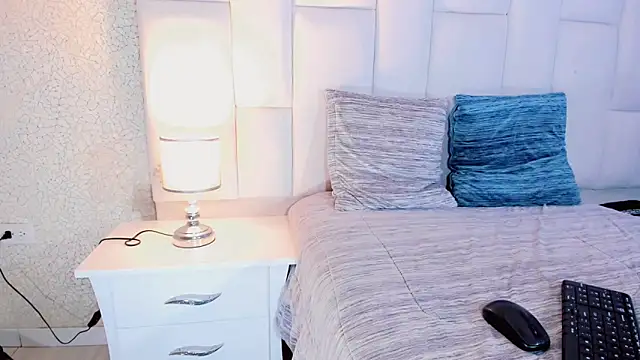 andrea alvarz online show from 12-16-25, 04:50